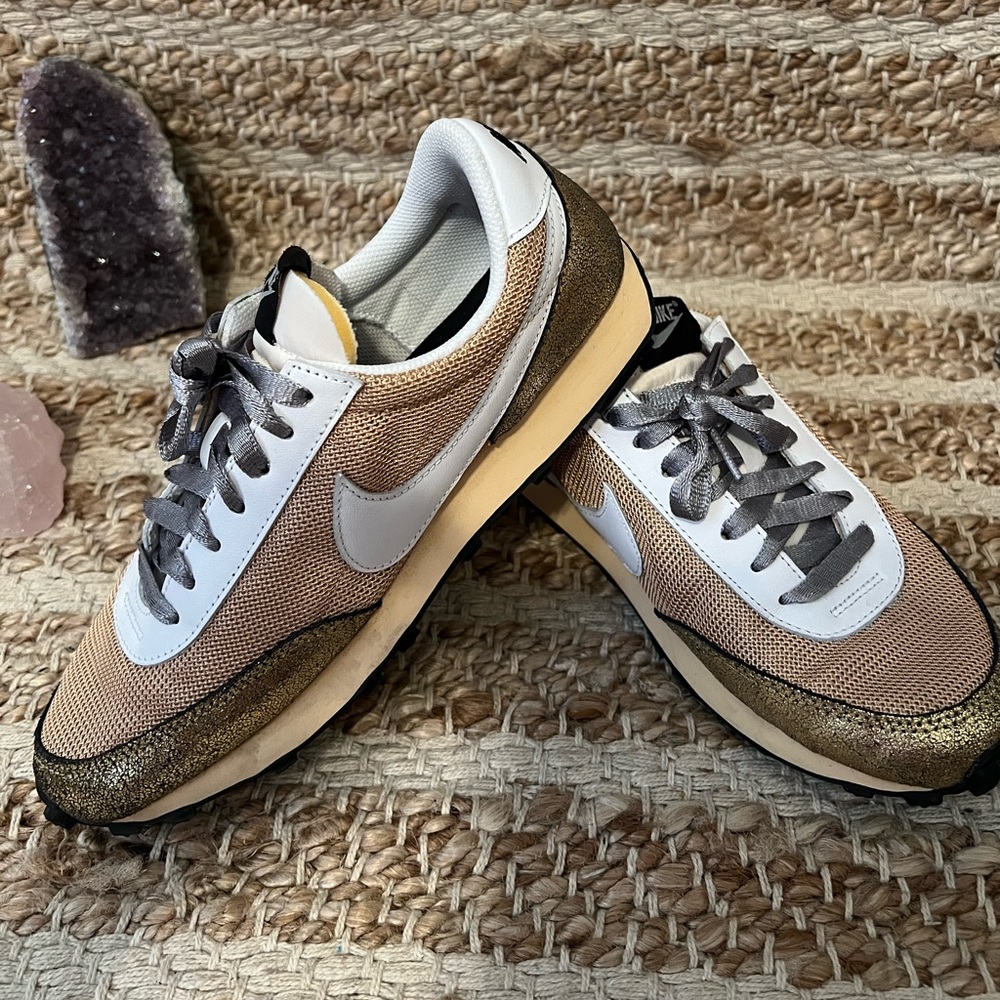 Nike Daybreak Golden Gals